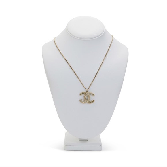 ⭐️ SOLD ⭐️ Authentic Chanel Gold CC Charm Necklace - Picture 4 of 10